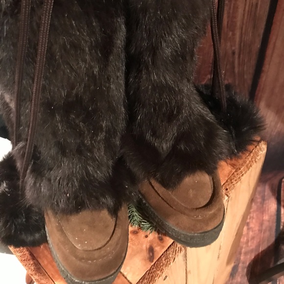 Coach Brown Fur Winter Boots - Picture 4 of 8